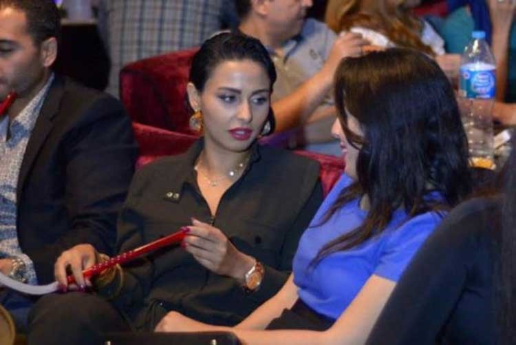 بالصور.. 15 فناناّ «الشيشة عندهم مزاج»