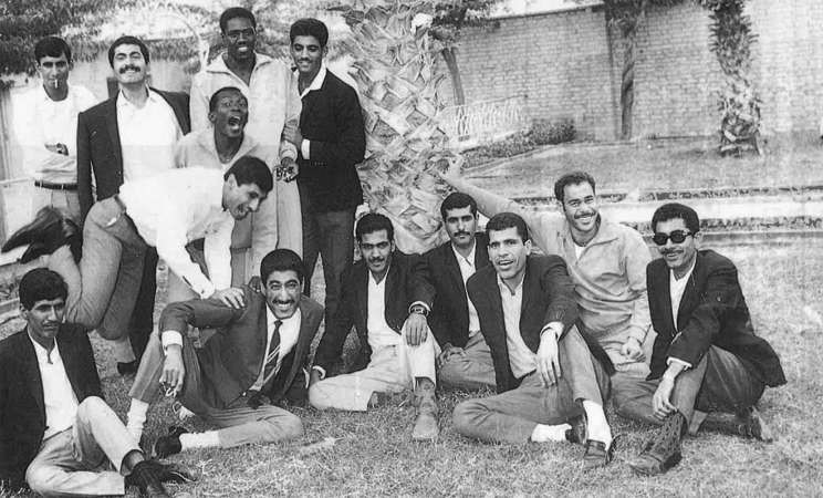 سلطان المتروك مع مجموعة من طلبة معهد المعلمين 1966