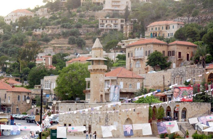دير القمر.. جمال الطبيعة وتراث الإنسان