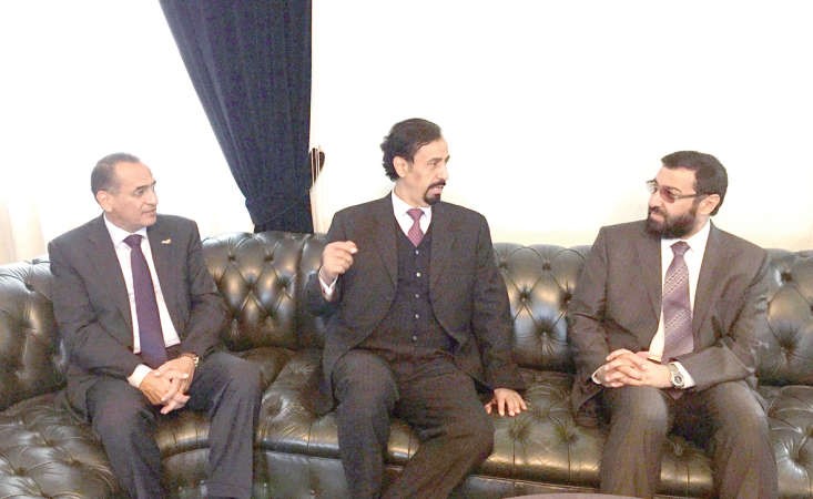 الشيخ علي الخالد مستقبلا دعلي العمير خلال زيارته الى ميلانو