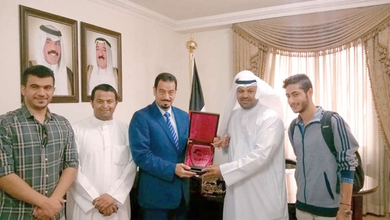 دحمد الدعيج يلتقي بوفد منتخب الكويت لكرة الطاولة للمعاقين