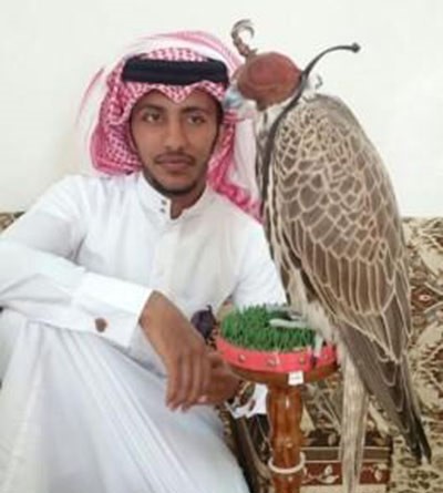 صورة: سعودي اصطاد صقراً صباحاً فباعه مساءً لقطري بـ 610 آلاف ريال سعودي