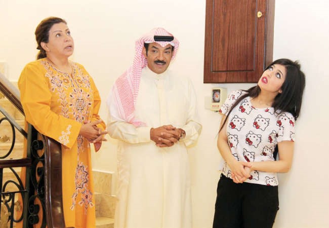 جمال الردهان مع فخرية خميس ونيرمين محسن في مشهد من مسلسل حريم بوسلطان﻿