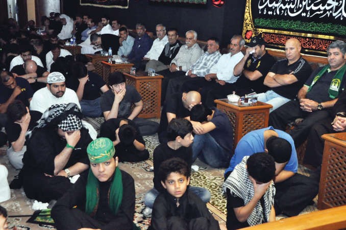 مشاركون في احدى حسينيات بنيد القار 