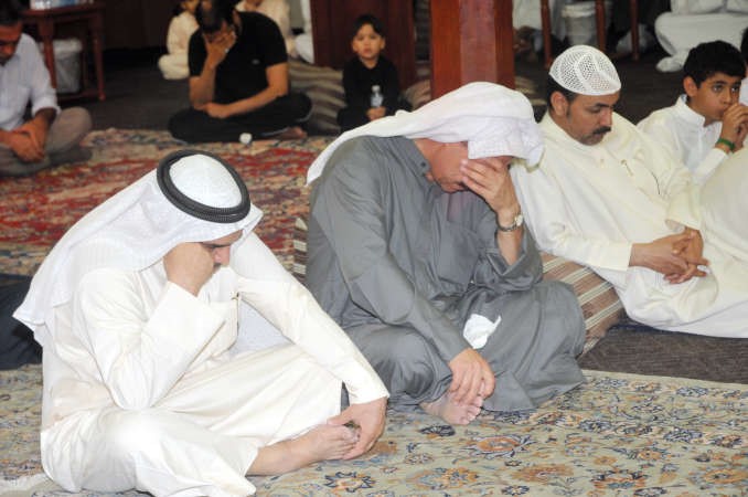 من المعزين في حسينية معرفي 