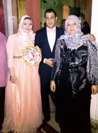 مباركة للعروسين من شقيقة العريس
