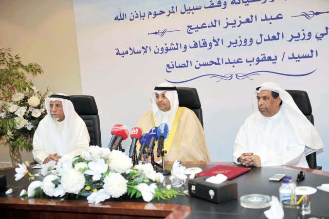 يعقوب الصانع يتحدث خلال حفل توقيع عقد المشروع	 هاني عبدالله﻿