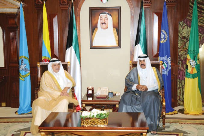 سمو ولي العهد الشيخ نواف الاحمد مستقبلا الشيخ خالد الجراح