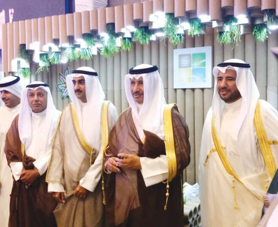 سمو رئيس الوزراء الشيخ جابر المبارك خلال زيارة للهيئة العامة للبيئة بحضور الشيخ عبدالله الاحمد ﻿