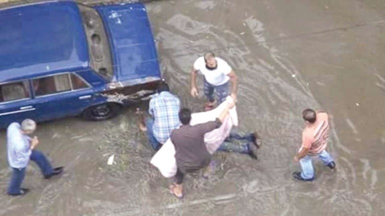 وجثة احد المتوفين بسبب كيبل الترام