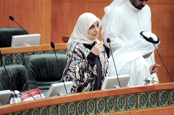وزيرة الشؤون الاجتماعية والعمل ووزيرة الدولة لشؤون التخطيط هند الصبيح متحدثة في احدى الجلسات