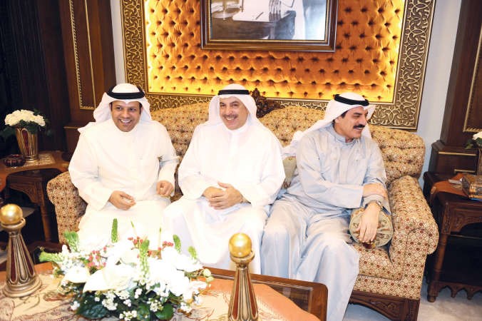 النواب عبدالله المعيوف وفيصل الشايع وفيصل الكندري