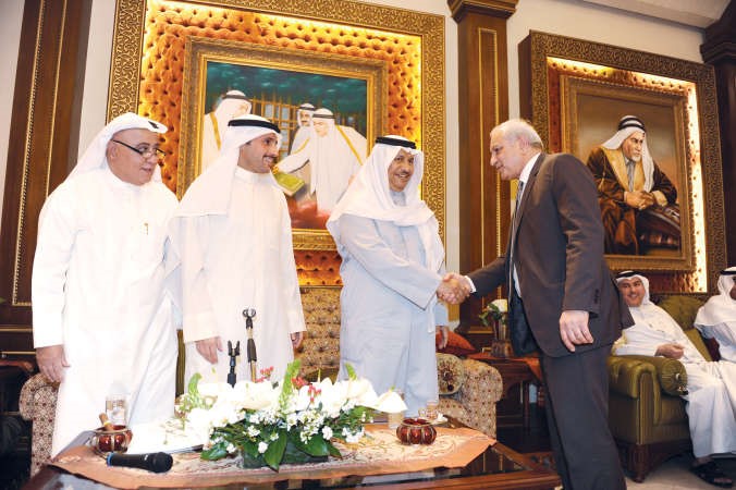 سمو رئيس الوزراء مرحبا بوزير التربية دبدر العيسى بحضور الرئيس الغانم