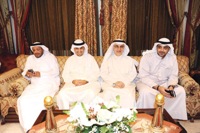 انس الصالح والشيخ محمد العبدالله واحمد لاري وفيصل الدويسان