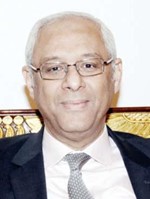 السفير المصري ياسر عاطف