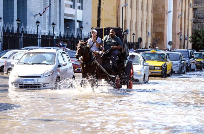 الامطار كشفت ضعف شبكة الصرف الصحي بالاسكندرية ومصر افپ