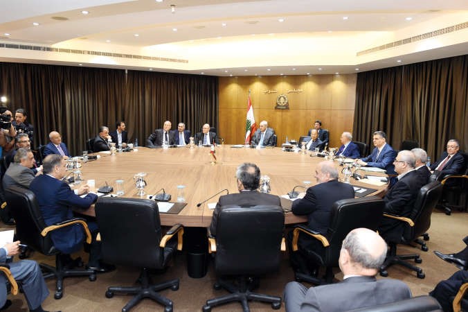 صورة جماعية للزعماء المشاركين في طاولة الحوار في مجلس النواب	محمود الطويل﻿