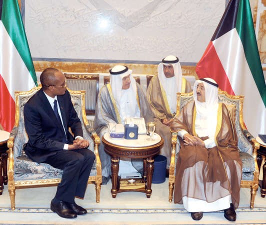 صاحب السمو الامير الشيخ صباح الاحمد مستقبلا سفير مالاوي﻿
