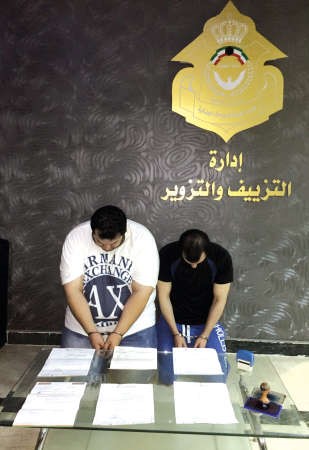 الوافدان المتهمان بالتزوير 