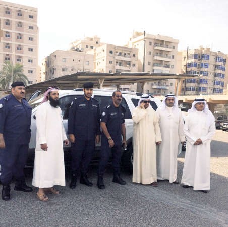 فريق البلدية وقيادات الشرطة خلال الحملة
