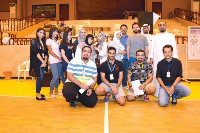لقطة تذكارية لعدد من المشاركين بلجان الاعداد للمهرجان
