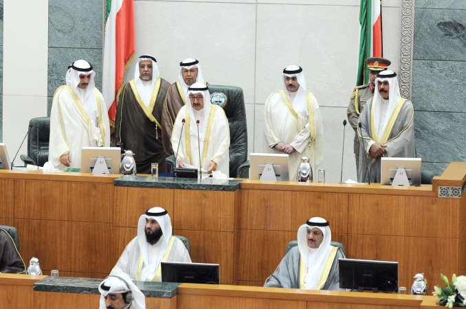 صاحب السمو الامير الشيخ صباح الاحمد يلقي النطق السامي وبجانبه سمو ولي العهد الشيخ نواف الاحمد ورئيس مجلس الامة مرزوق الغانم	هاني الشمري﻿
