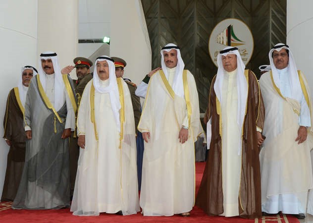 صاحب السمو الامير وسمو ولي العهد ورئيس مجلس الامة ونائبه اثناء السلام الوطني﻿