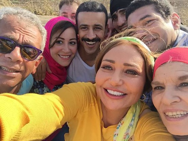 صورة.. ليلى علوي تنشر أول Selfie من "الماء والخضرة والوجه الحسن"