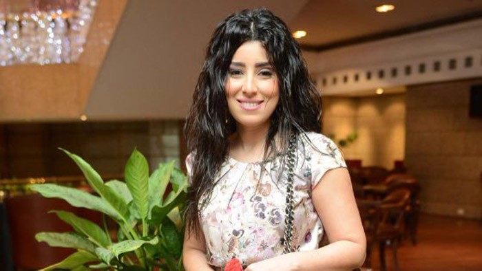 شاهد.. أيتن عامر تخشى أن ترى أنجلينا جولي هذه الصورة