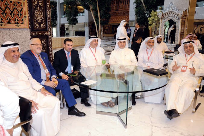 حسن الانصاري ودعبدالله سهر والنائب عبدالله التميمي ودسامي الخليفة ودمصطفى الموسوي ودفيصل الشريفي اثناء المؤتمر 
