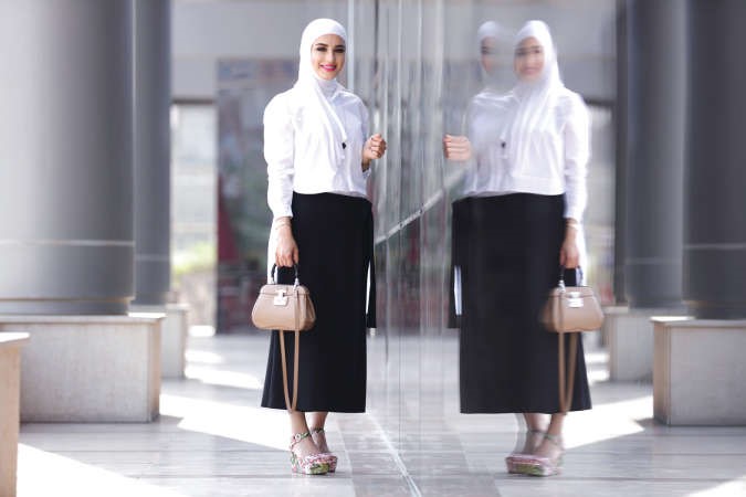 دلال الدوب: هدفي تمكين المرأة وتزويدها بالثقة لتكون المصممة الخاصة لنفسها في الأزياء والمكياج