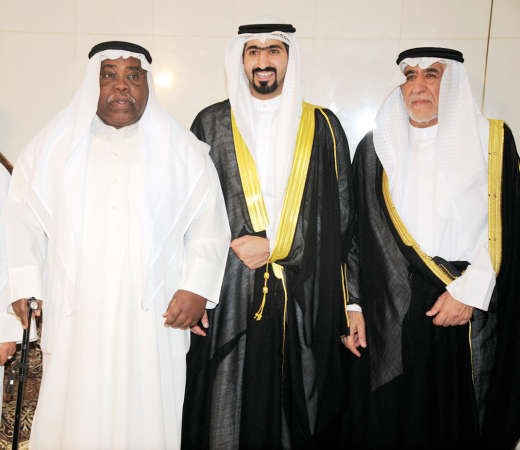 عبدالعزيز جوهر مهنئا﻿