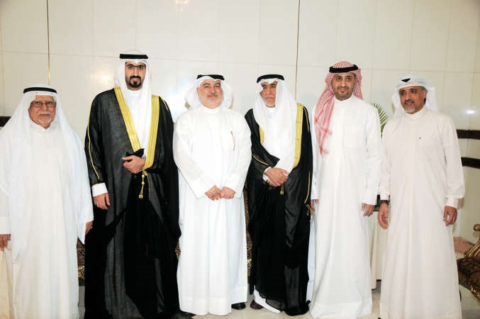 خليل الصالح يبارك للمعرس ووالده وعمه عبدالوهاب نصير وشقيقه حسين نصير﻿