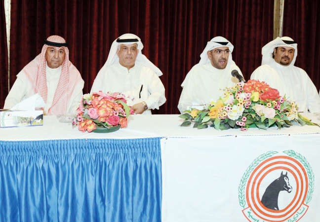 الشيخ ضاري الفهد يتوسط اعضاء مجلس الادارة
