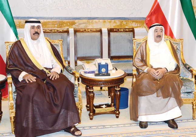 صاحب السمو الامير الشيخ صباح الاحمد مستقبلا سمو ولي العهد الشيخ نواف الاحمد﻿