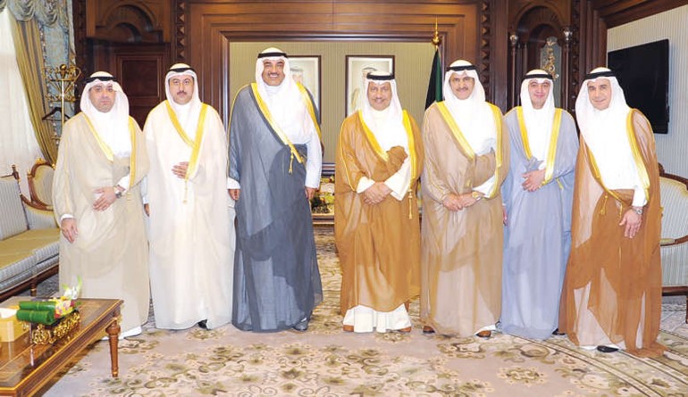  سمو رئيس الوزراء الشيخ جابر المبارك مستقبلا الشيخ صباح الخالد والديبلوماسيين الجدد ﻿