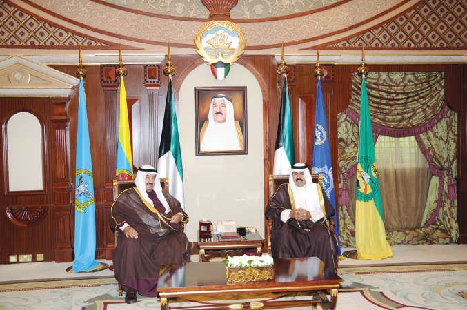 سمو ولي العهد الشيخ نواف الاحمد مستقبلا سمو الشيخ ناصر المحمد﻿