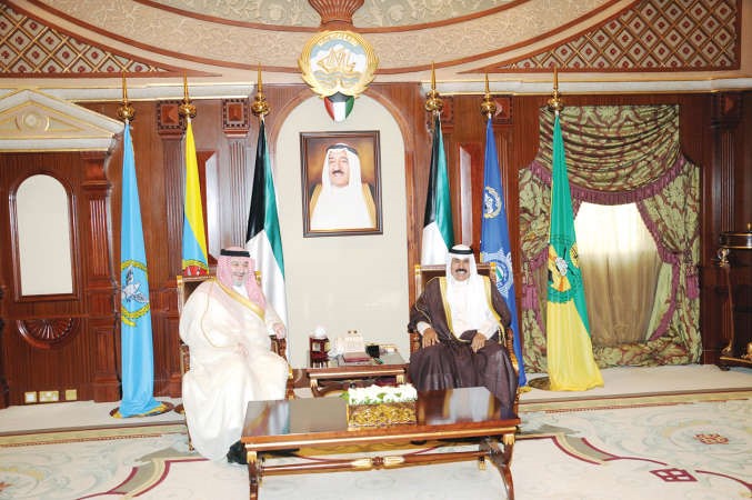سمو ولي العهد الشيخ نواف الاحمد مستقبلا صاحب السمو الملكي الامير خالد بن طلال بن عبدالعزيز﻿