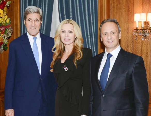 الشيخ سالم العبدالله والشيخة ريما الصباح مع وزير الخارجية الاميركي جون كيري﻿