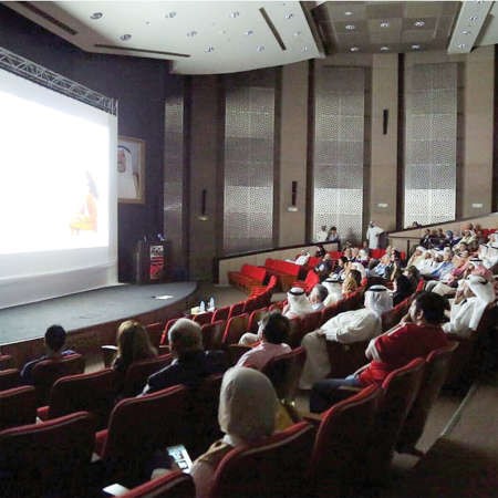 جانب من الحضور خلال عرض الفيلم في المكتبة الوطنية﻿