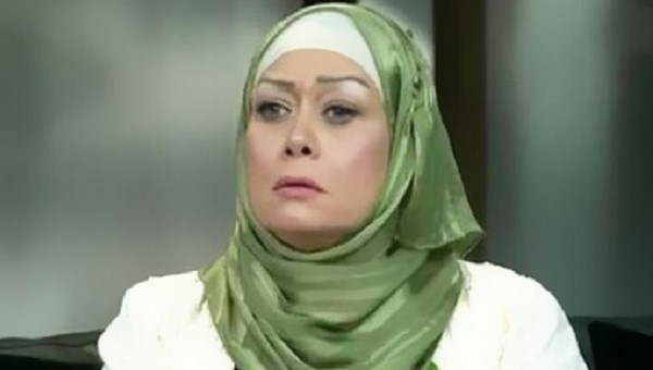 بالفيديو.. كلب يقتحم استوديو هالة فاخر ويحرجها على الهواء