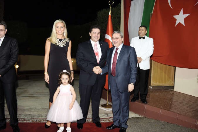 السفير العراقي محمد حسين بحر العلوم مهنئا