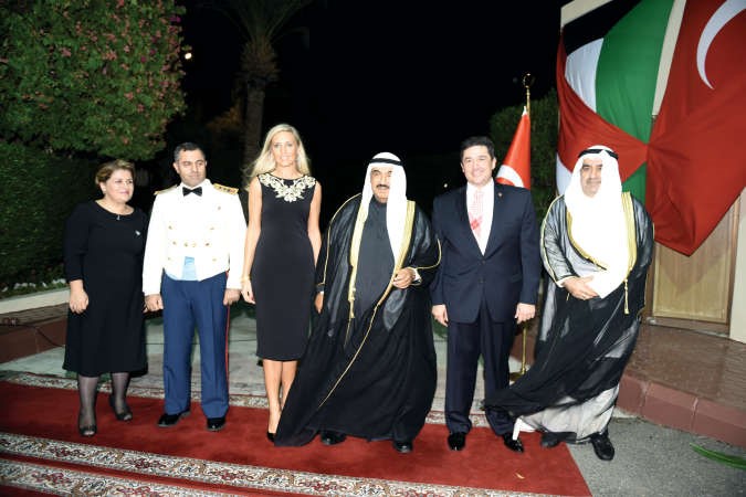 سمو الشيخ ناصر المحمد مهنئا فريال حماد