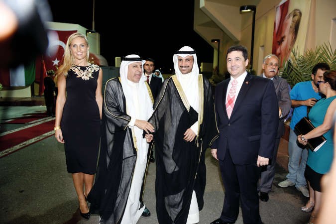 مرزوق الغانم ودعبد العزيز الفايز مع السفير التركي وحرمه