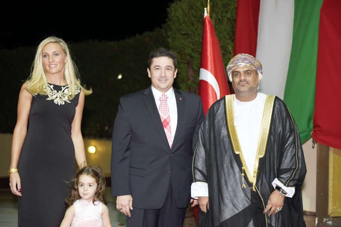 السفير العماني حامد بن سعيد مهنئا