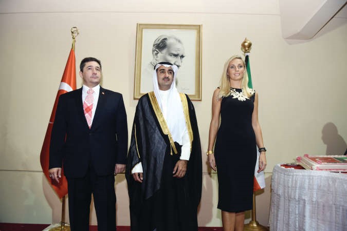 ديوسف العلي مع السفير التركي مراد تامير وحرمه