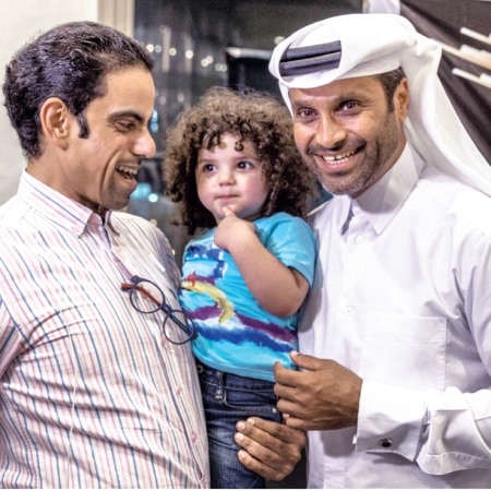 ناصر العطية مع الزميل اسامة المنصور وابنه محمد﻿