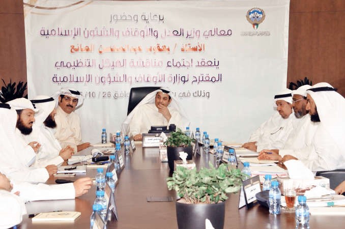 يعقوب الصانع مترئسا اجتماع مناقشة تطوير الهيكل التنظيمي المقترح