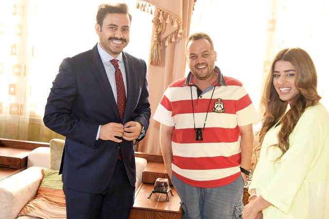 المخرج سائد الهواري متوسطا صمود وعبدالله بوشهري﻿