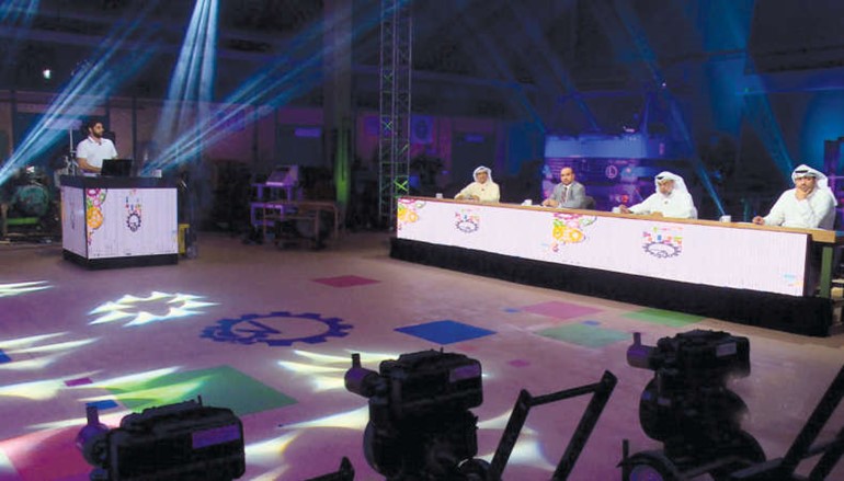 اعضاء لجنة التحكيم في برنامج المبادر 